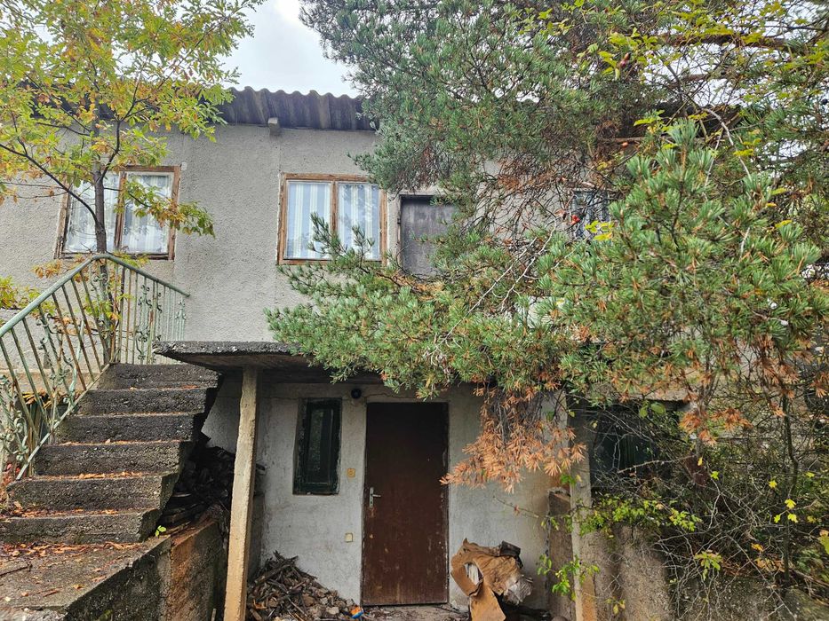 Продава ВИЛА в с.Егълница ,обл.Перник