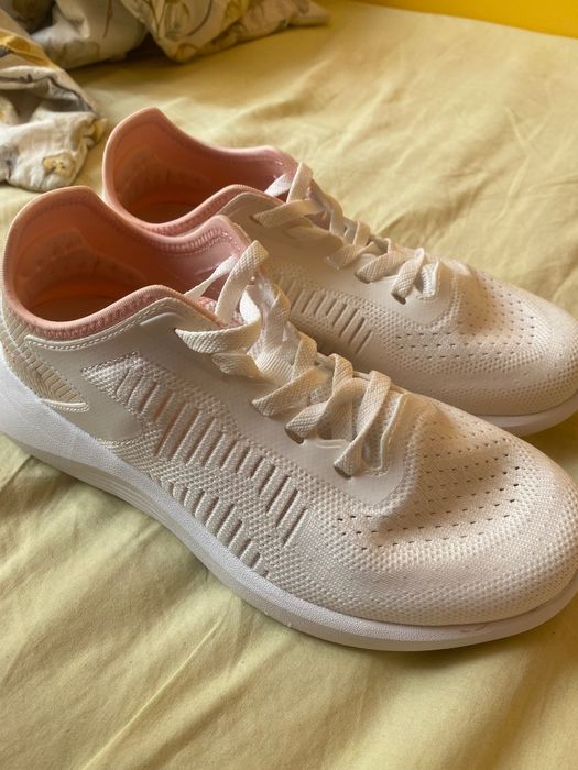 Бели маратонки Runners