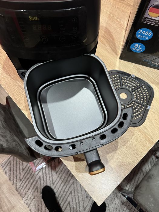 Air fryer 8L, 2400W, от Технополис за 235лв