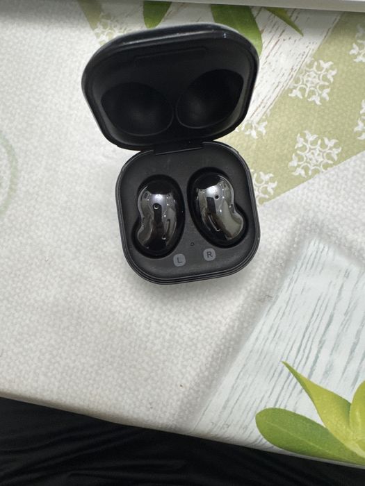 Продам наушники Samsung