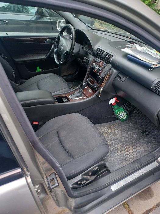 Mercedes C270...