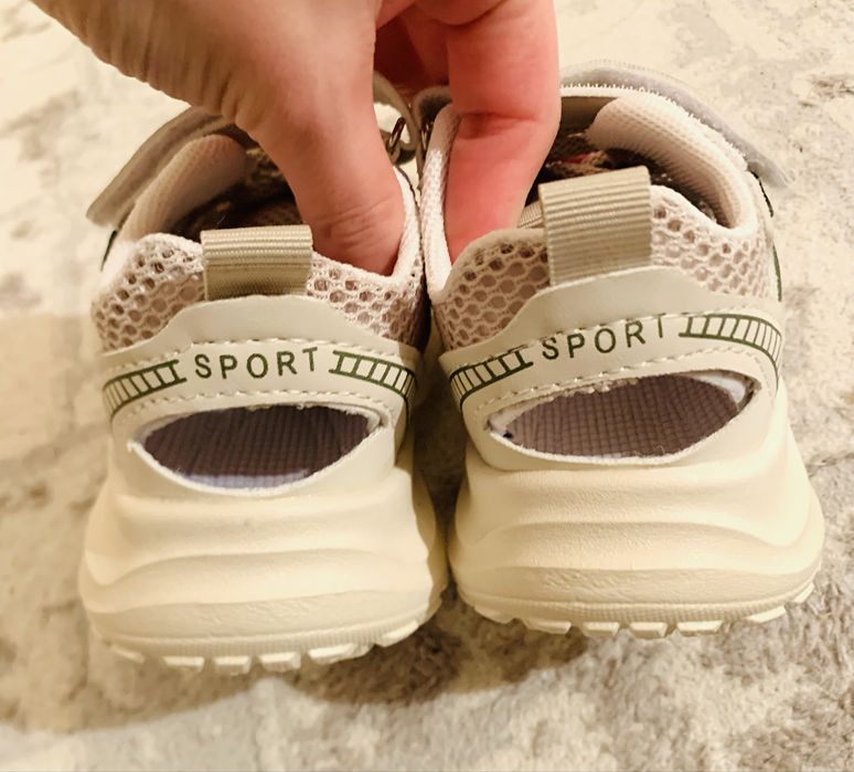 Новые детские кроссовки