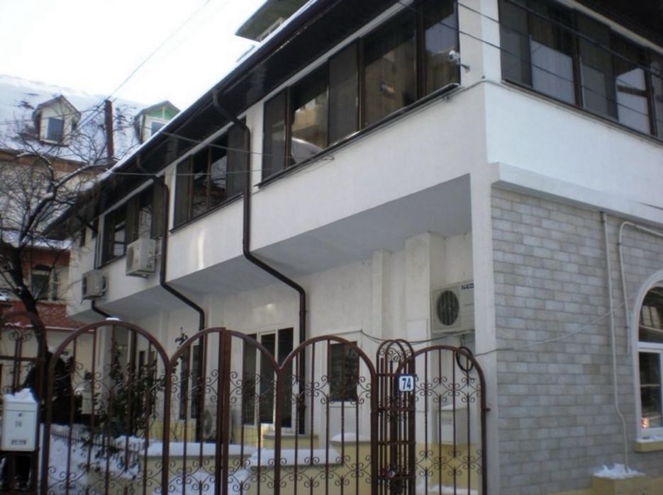 Proprietar: apt lux imens pt birouri/resedinta, luminos cu 5 camere in vila centru, curte, pet friendly, mobilat, echipat+loc parcare