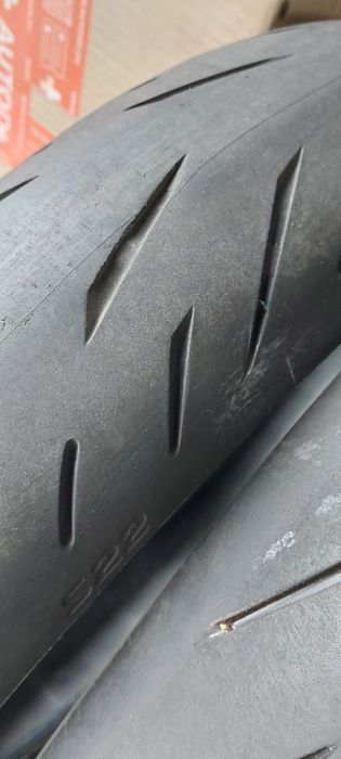 Предна гума за мотор Bridgestone S22r