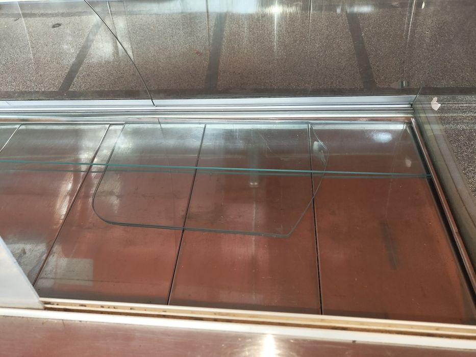 Хладилна витрина