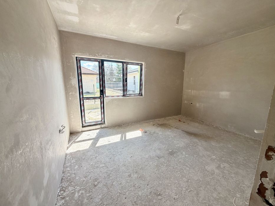 Самостоятелна къща 133кв.м. в с. Скутаре