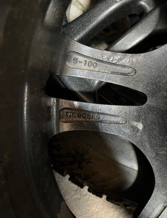 Продам зимние шины Continental с дисками