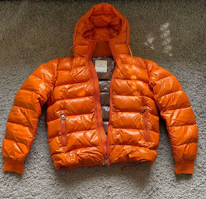 Geaca Moncler orange Limited Edition.