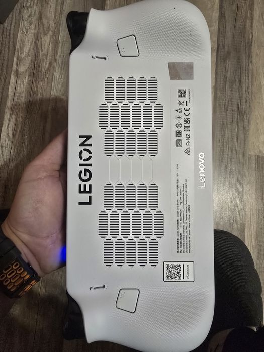 Конзола Lenovo Legion GO S