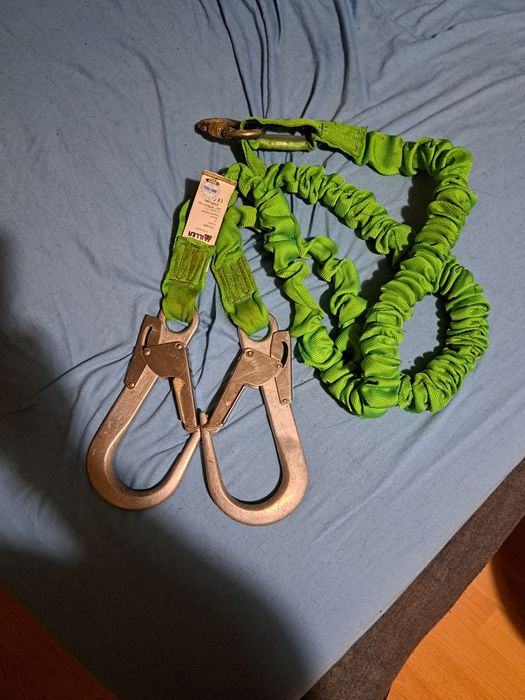 Осигурителни въжета и две сбруи