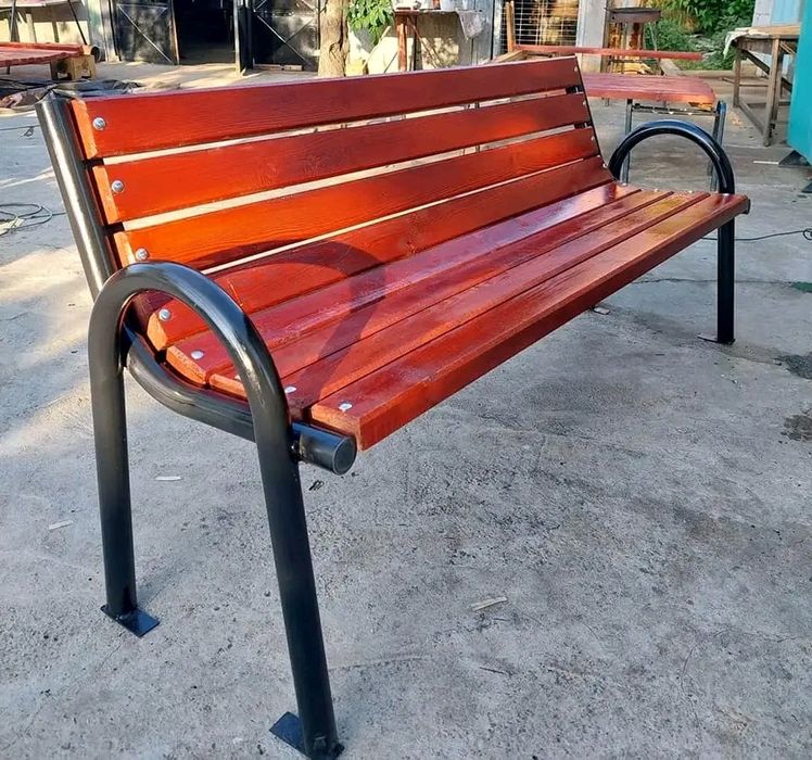 Seturi de mese și bănci