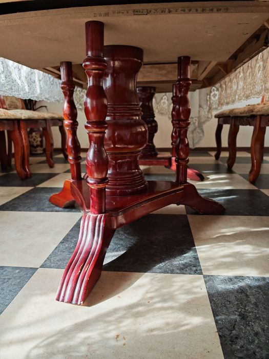 Стол гостиный на 12 стульев