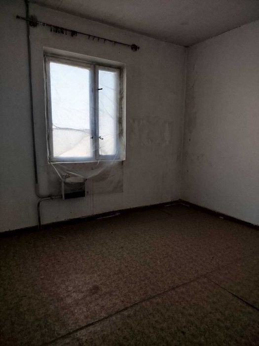 4х комнатная квартира без ремонта на районе Супера