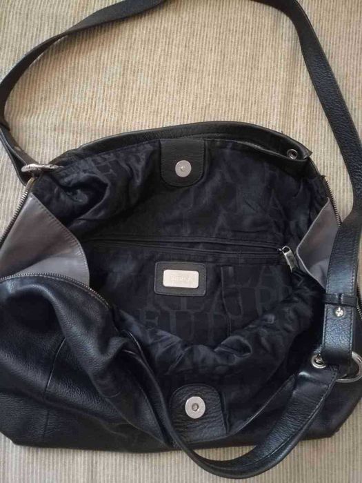 Продавам Дамска чанта FURLA