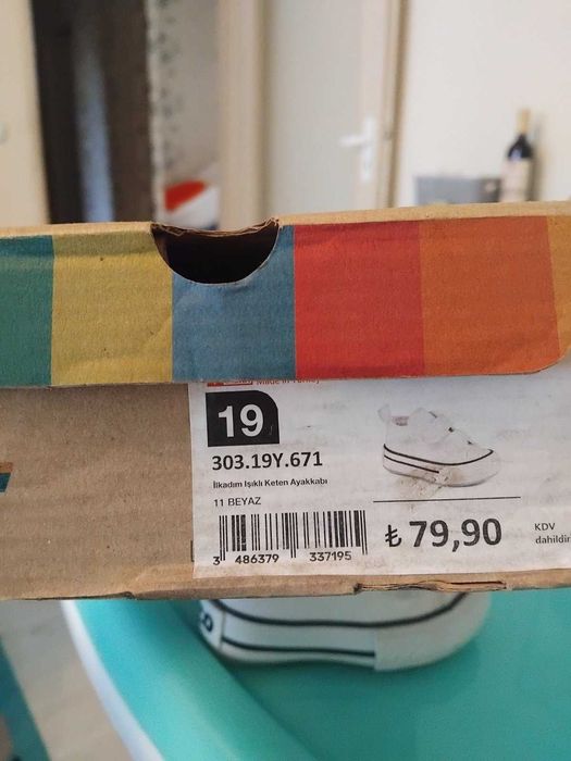 Продавам бебешки обувки