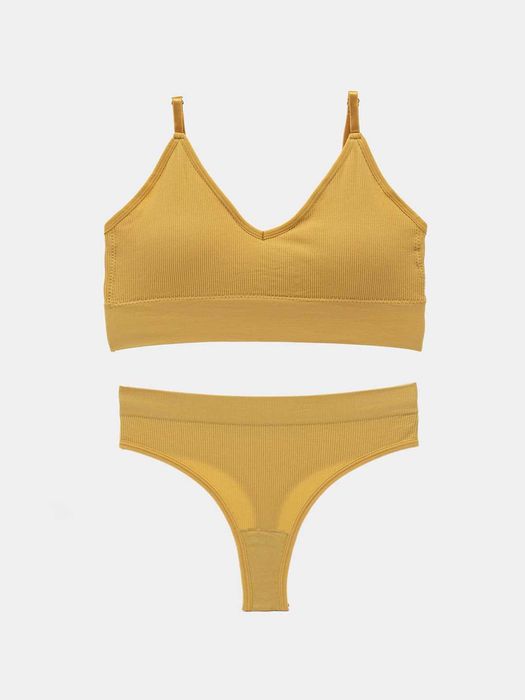 Комплект белья топ и трусы стринги