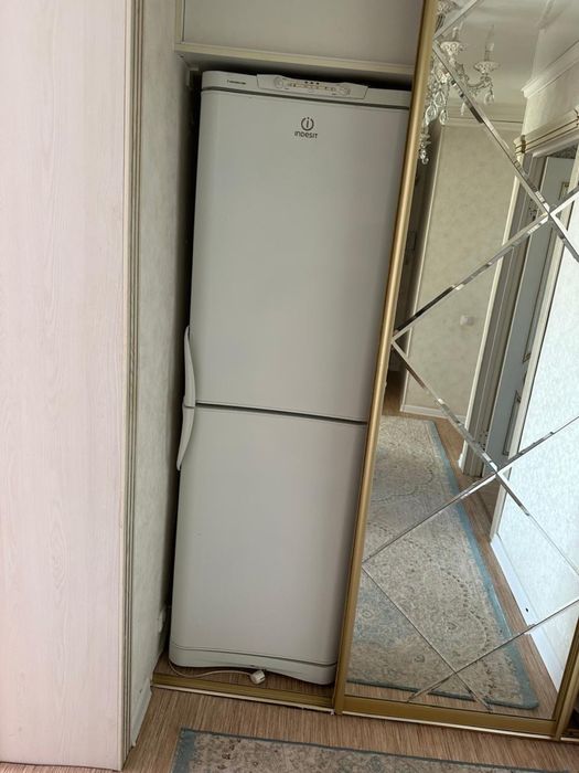 Продам холодильник