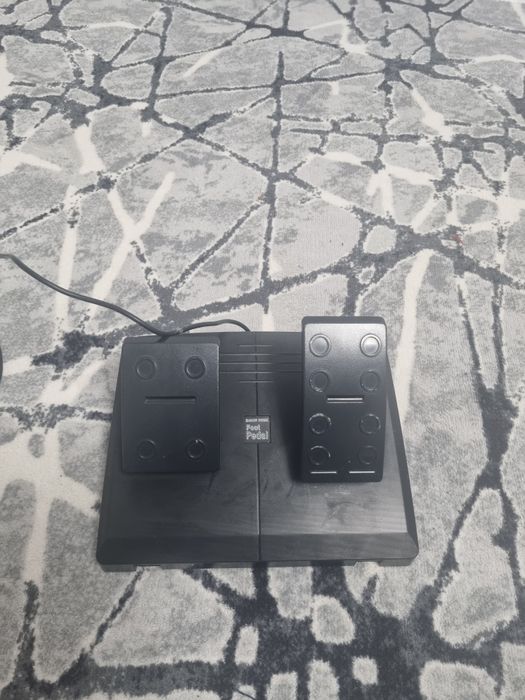 Vând volan cu pedale myria