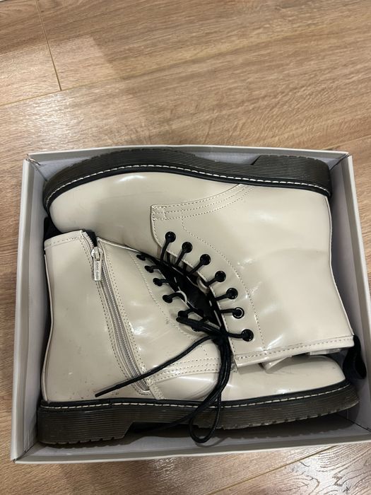 Бежови зимни боти