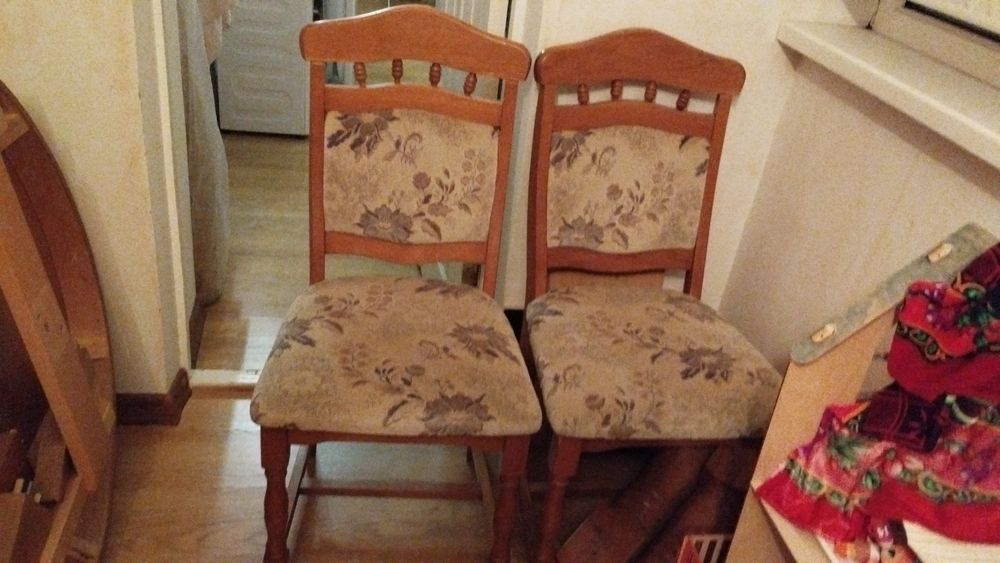 Стол дубовый + 6 стульев светлого цвета