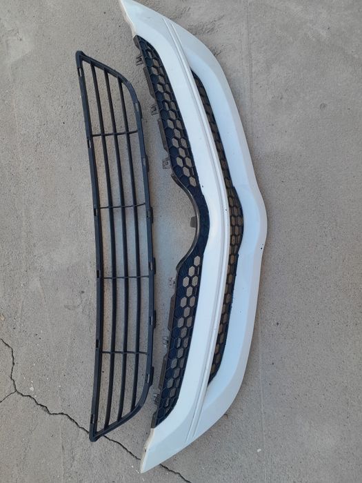 Решетка радиатора для Ярис