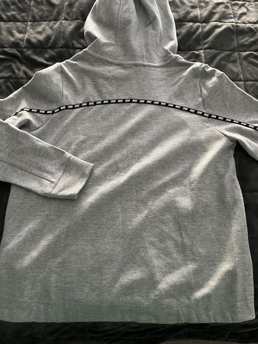 Чисто нов суитчър Nike,оригинален