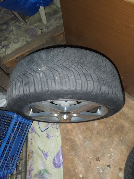 Vând cauciucuri 225/45 R17