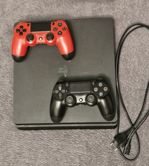 Ps4 Slim 1tb + 2 геймпада + 5 игр на диске