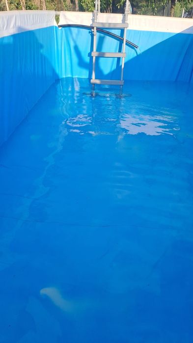 Vând.      Piscina.