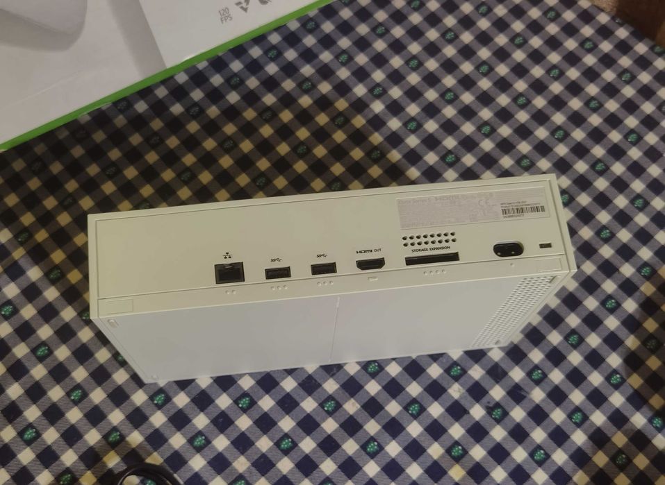 Xbox series s 2 controllere si baterii reîncărcabile
