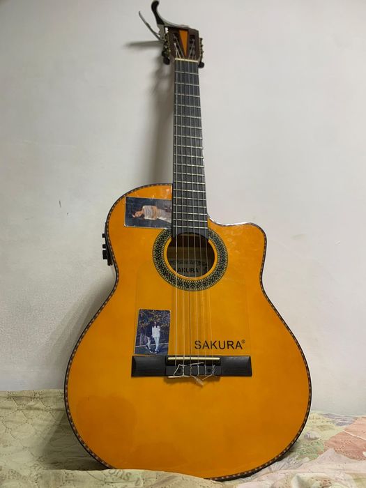 гитара  почти новый 1год только