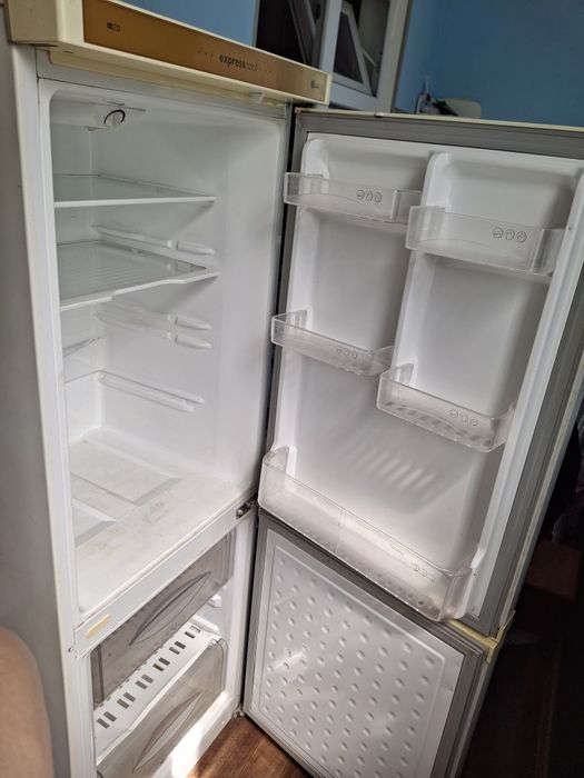 Холодиник нормальный  состояние  20000