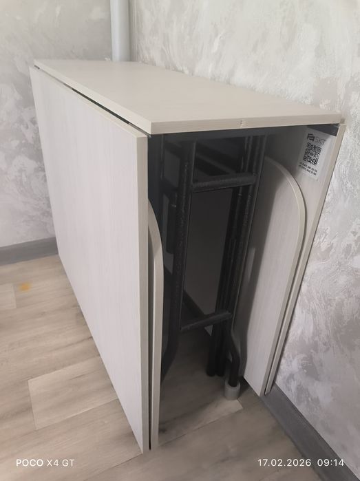 Стол раздвижной белого цвета