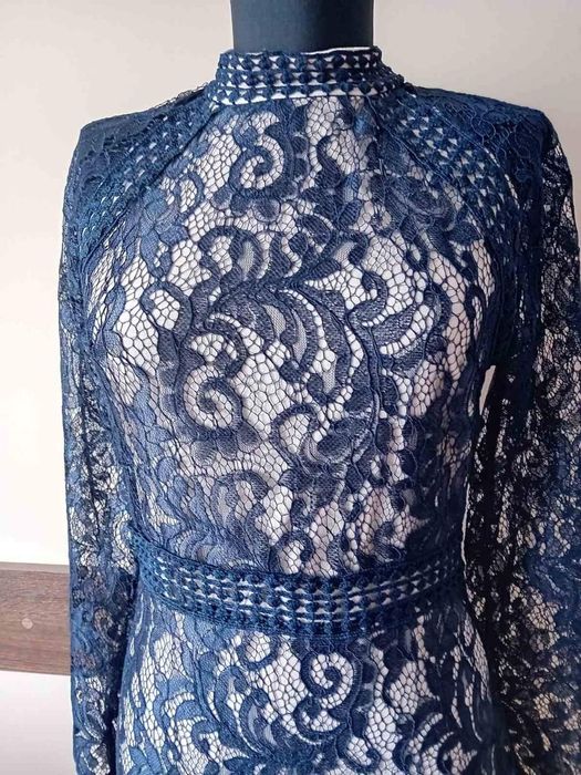 Елегантна коктейлна рокля на QUIZ