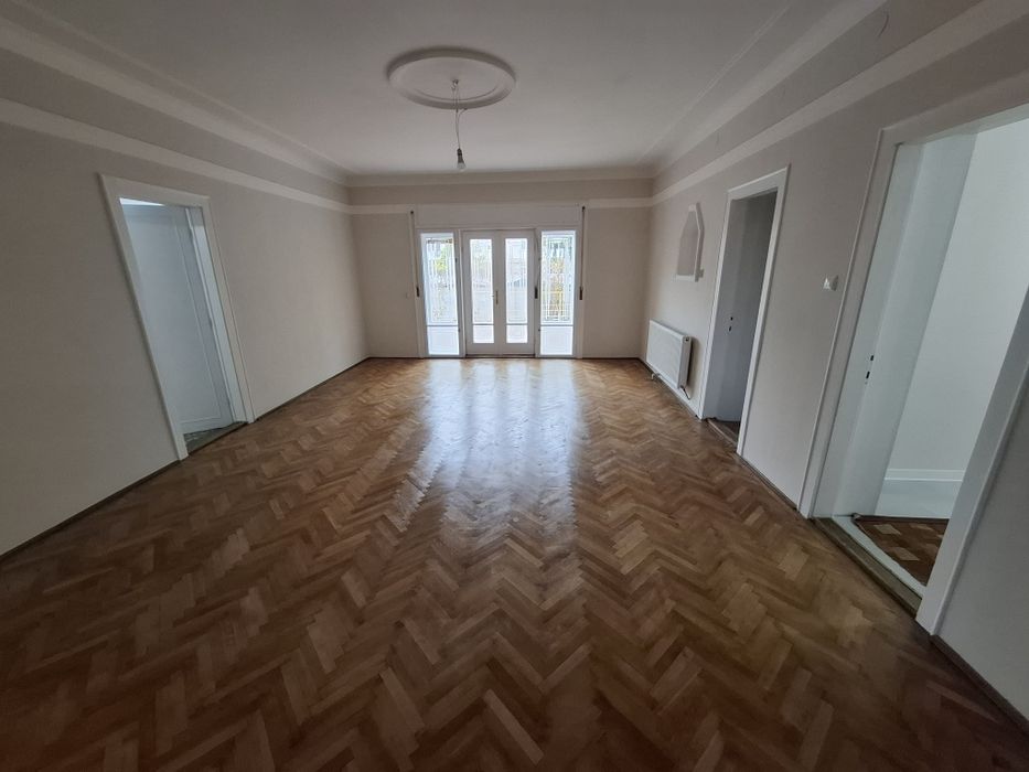 De inchiriat casă ultracentrală Arad la 50 m de Blv Revolutiei ,4 camere + demisol