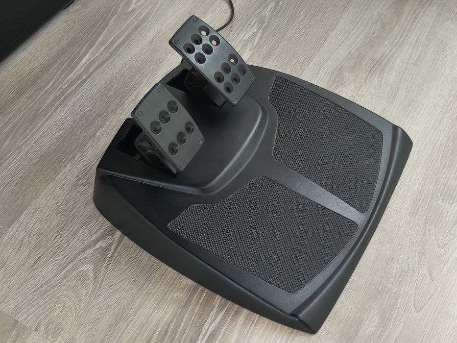 Руль Logitech MOMO Racing