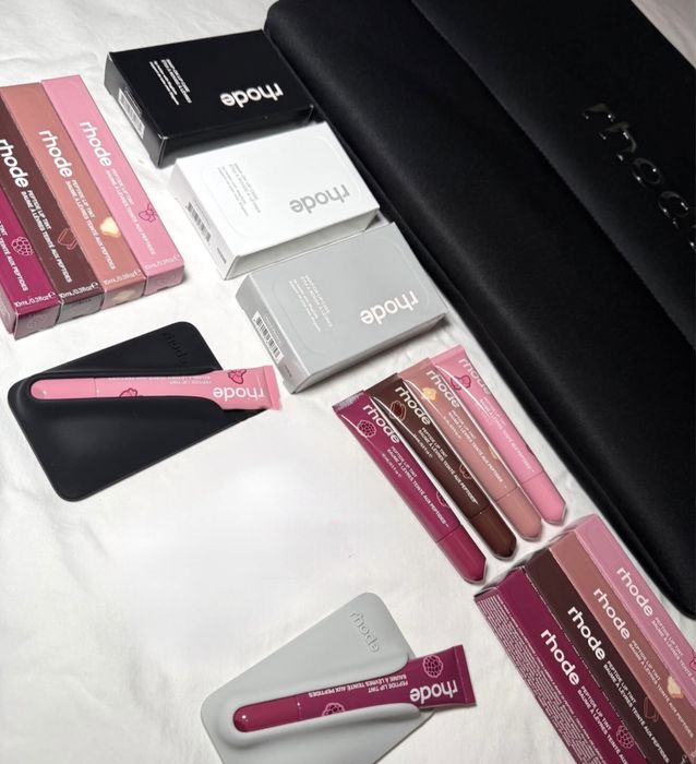 rhode нови гланцове Scented Peptide Lip Tint “Sticker” картинки