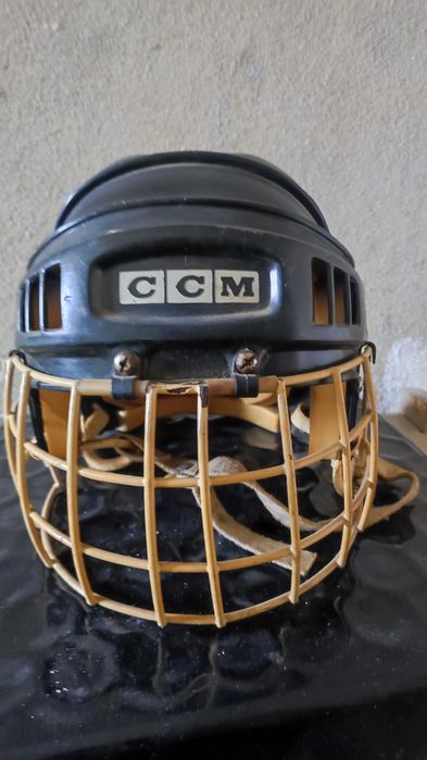 Ретро хокейна каска CCM с решетка –