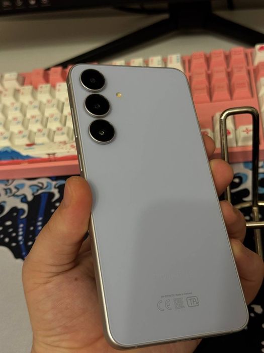 Samsung S25 FE телефон