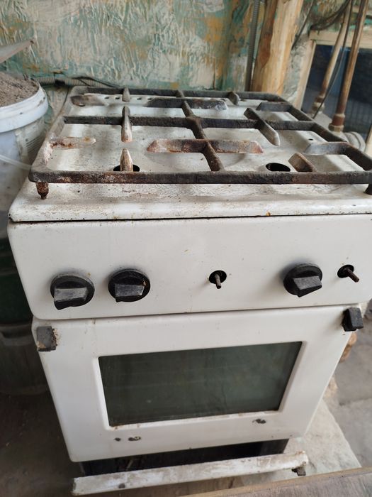 Продается газовая плита .