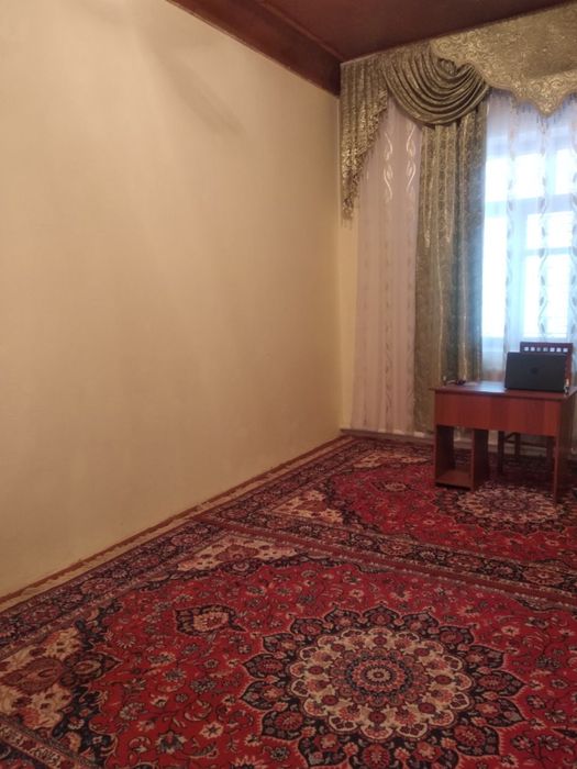 Uy sotiladi 15 xonali 8 sotik srochna