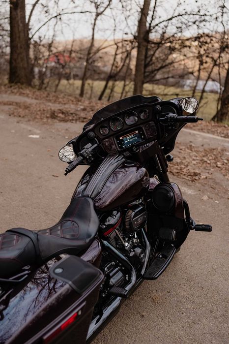 Vând Harley-Davidson Street Glide CVO 2019 – doar 6.600 mile
