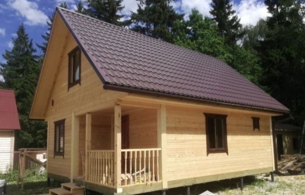 Vând și construiesc case și cabane din lemn