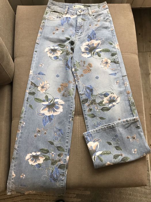 Дънки на цветя, размер С / малък М