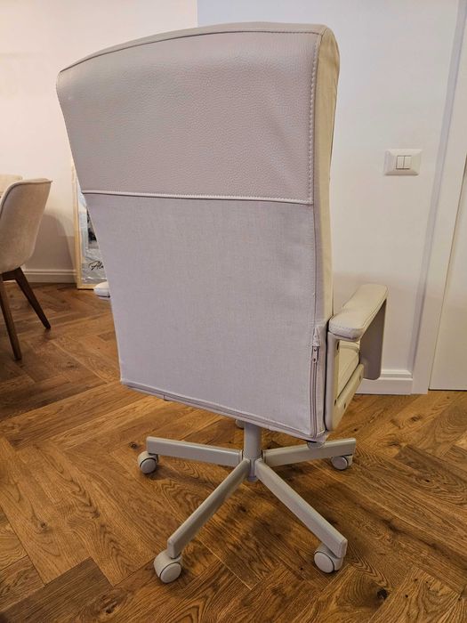 Vând scaun Ikea Millberget bej