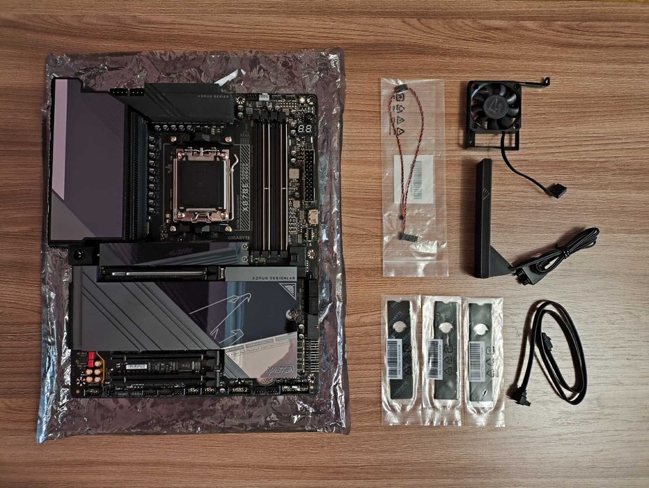 Gigabyte X870E Aorus Master материнская плата.