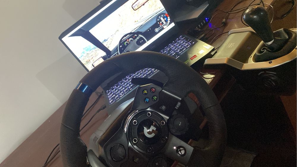 Vand logitech g923 pentru xbox,pc