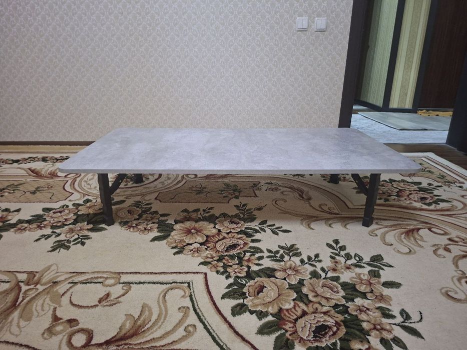 Продаётся  стол .