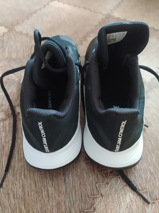 Продам кроссовки Адидас