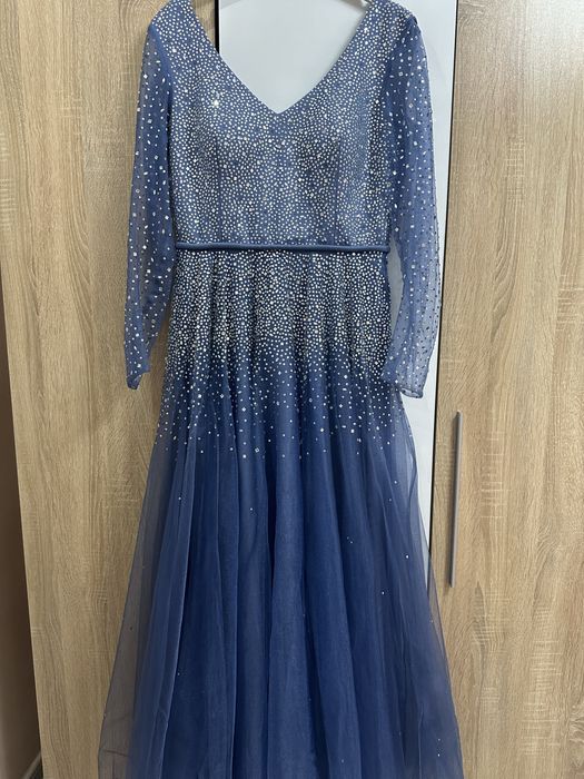 Продавам официална/бална рокля